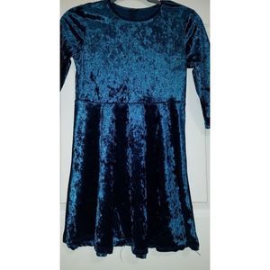 Girls velvet dress.